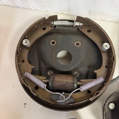 1961 Corvette Drum Brake Assemblies & Wheel Hubs (G-MG)