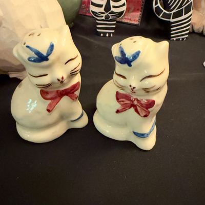 Cat Themed Collectibles, Figurines, Books & More (B1-RG)