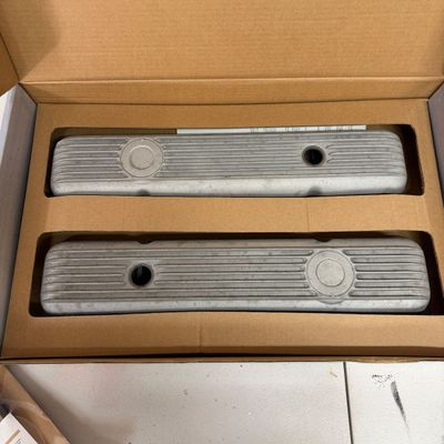 Holley Muscle Series SBC Finned Valve Covers with Fel-Pro Gaskets (G-MG)