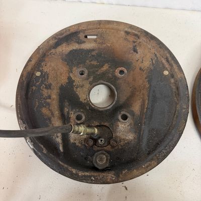 1961 Corvette Drum Brake Assemblies & Wheel Hubs (G-MG)