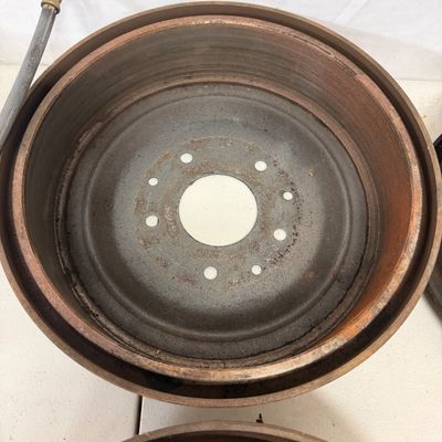 1961 Corvette Drum Brake Assemblies & Wheel Hubs (G-MG)