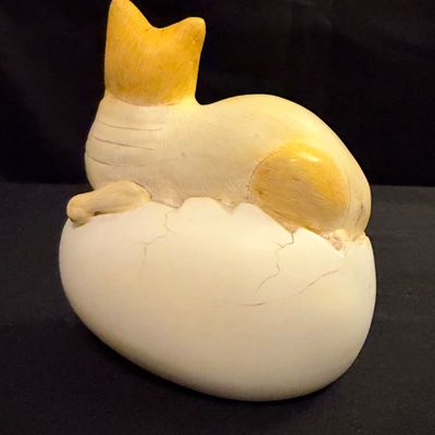 Mexican Folk Art Ceramic Cat Egg Figurine (B1-RG)