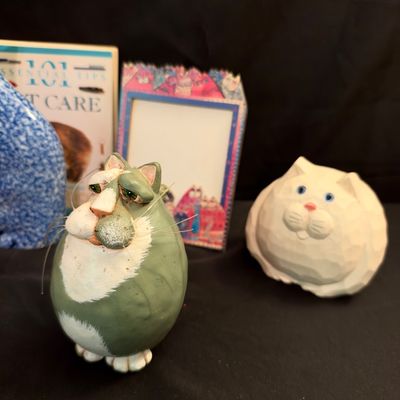 Cat Themed Collectibles, Figurines, Books & More (B1-RG)