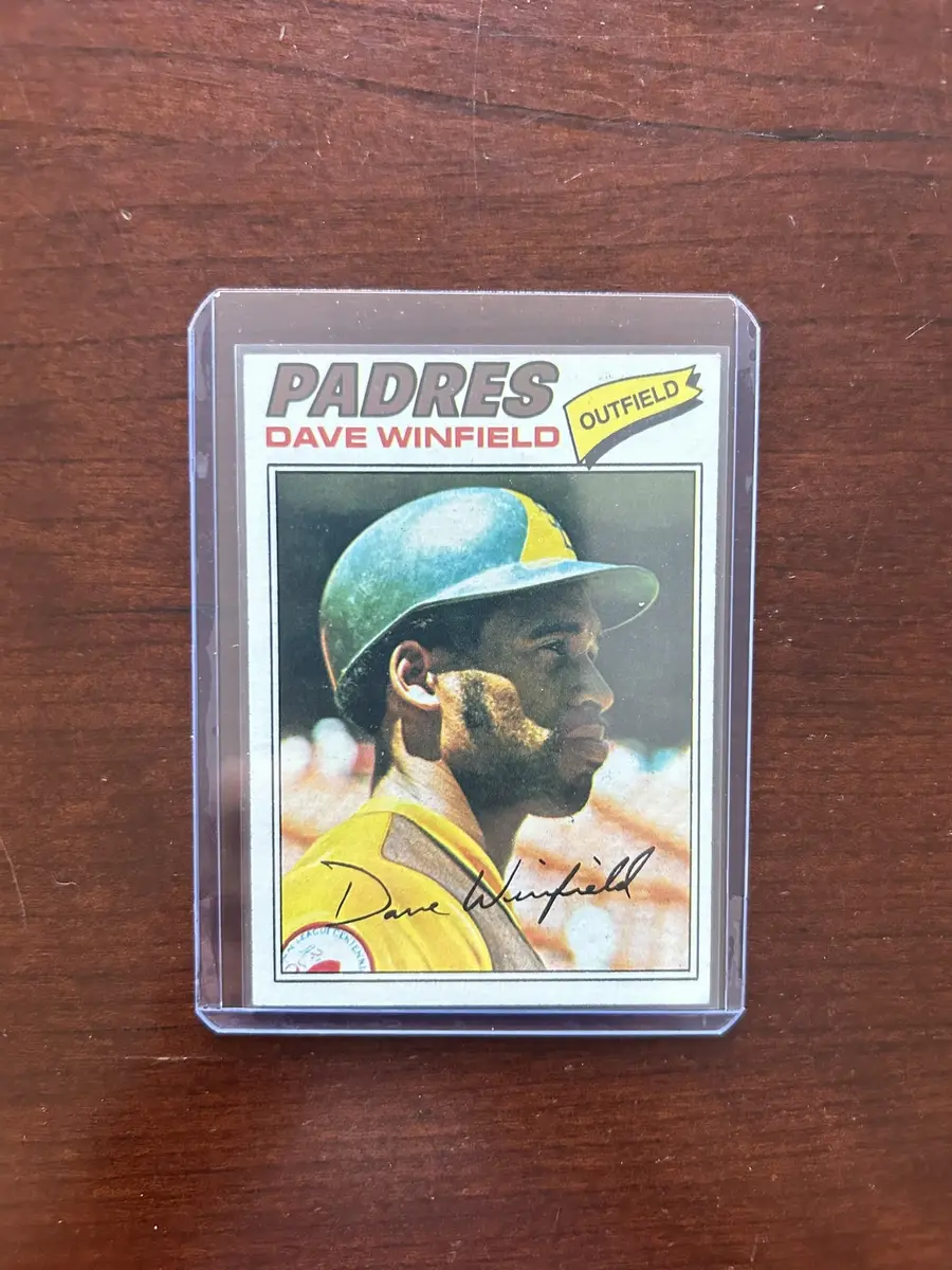 1977 Topps Baseball Card. Dave Winfield - San Diego Padres. Card #390