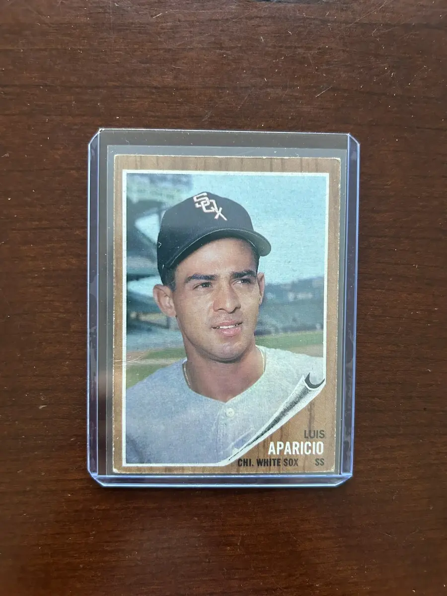 1962 Topps Baseball Card. Luis Aparicio - Chicago White Sox. Card #325