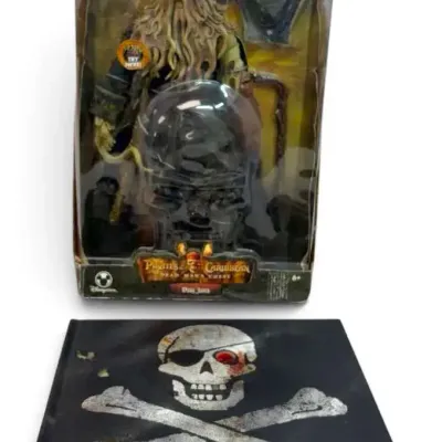 Disney Pirates Of The Caribbean Davy Jones 12” Talking Figure & Interactive Pirate Book
