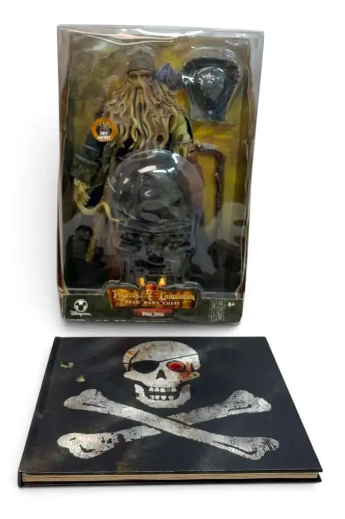 Disney Pirates Of The Caribbean Davy Jones 12” Talking Figure & Interactive Pirate Book