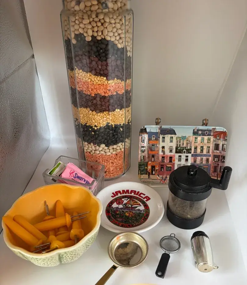 Vintage Kitchen & Tabletop Mixed Lot – Bean Jar, Melon Bowl, Jamaica & Barware