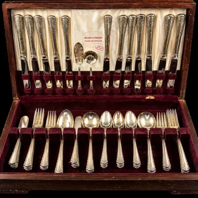 Holmes & Edwards Inlaid Silverplate Flatware Set International Silver Co. w/ Chest