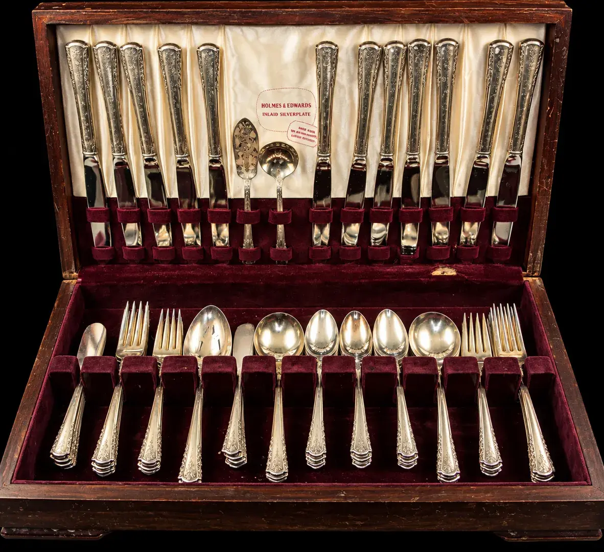 Holmes & Edwards Inlaid Silverplate Flatware Set International Silver Co. w/ Chest