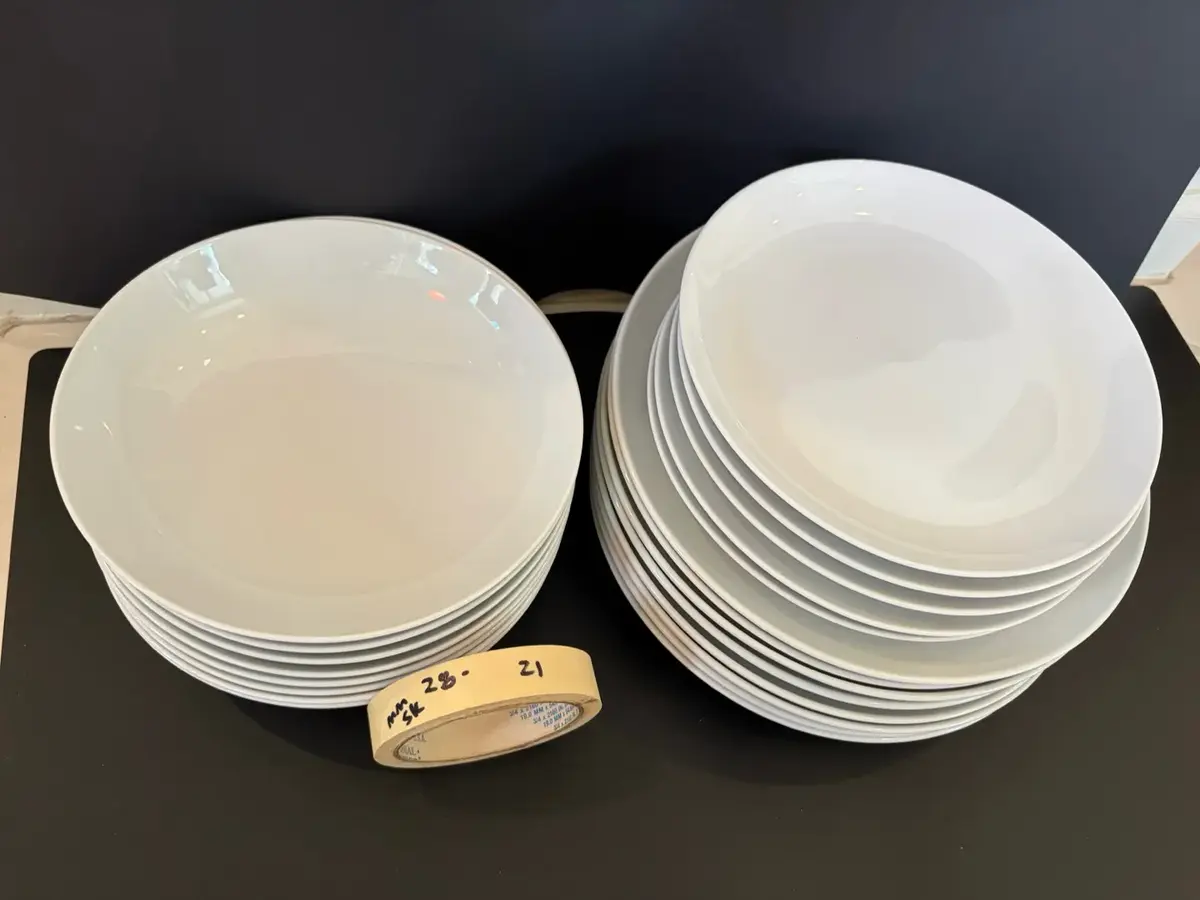 Crate & Barrel KAHLA Germany White Porcelain Dinnerware Set – 21 Pieces