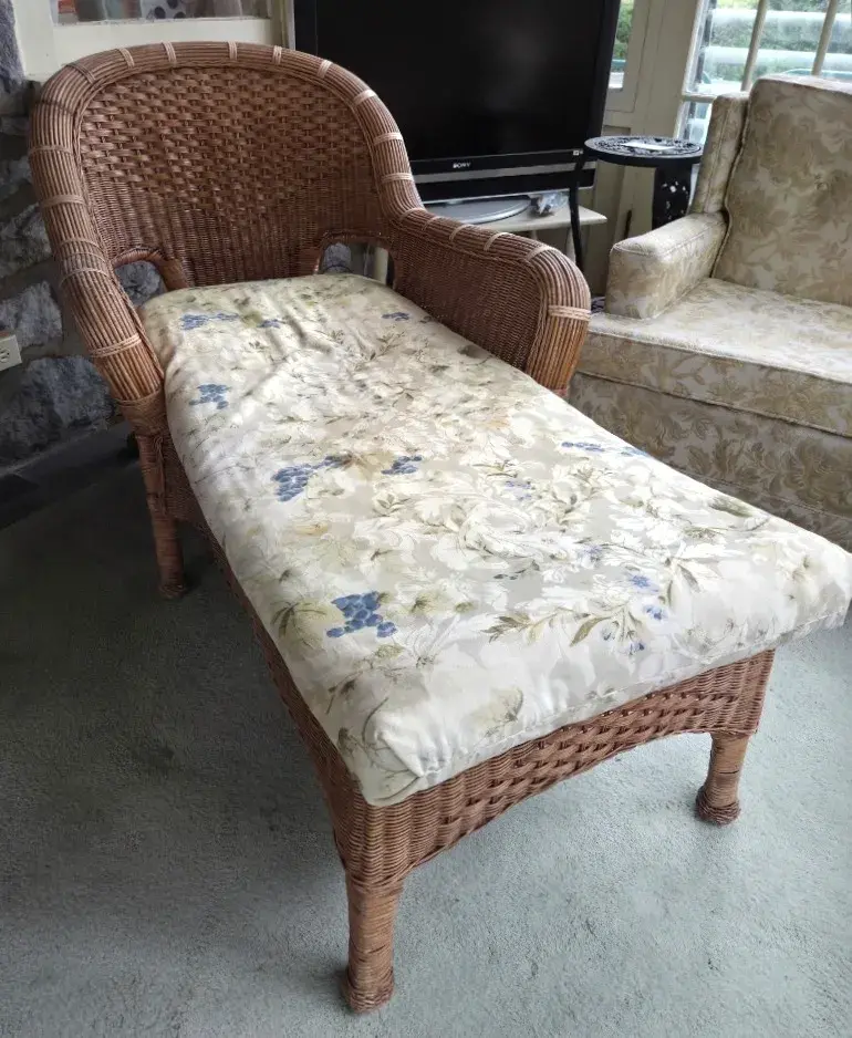 Wicker Chaise Lounge With Cushion