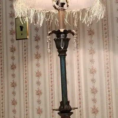 Vintage-Style Dark Metal Table Lamp