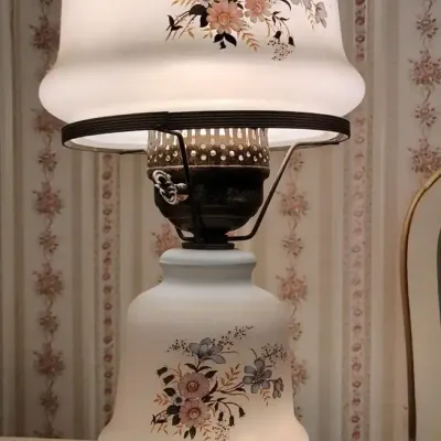 Victorian-Style White Glass Table Lamp