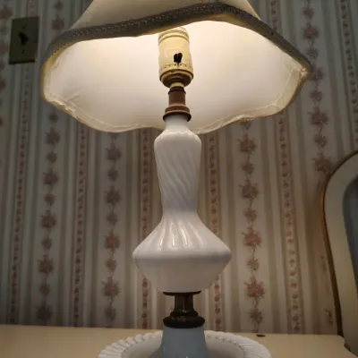 White Swirl Glass Lamp 