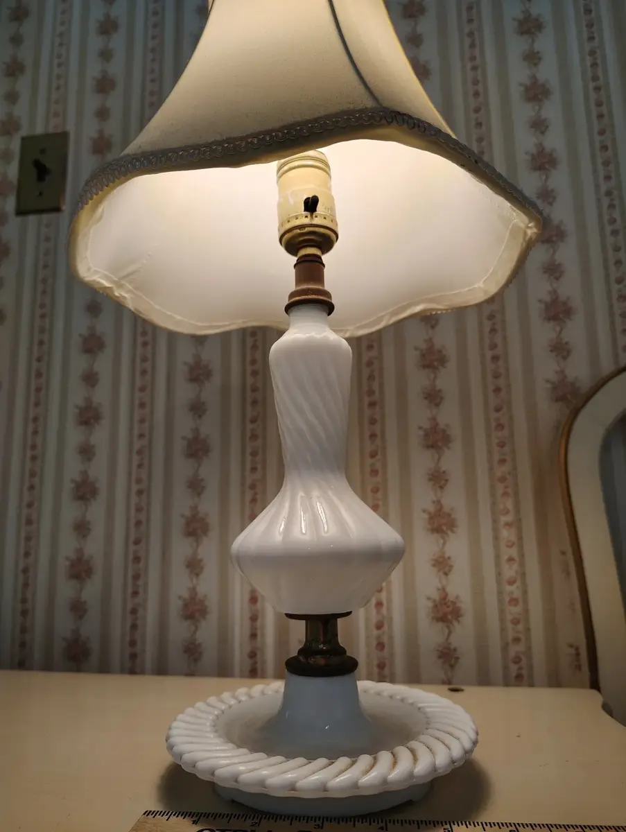 White Swirl Glass Lamp 