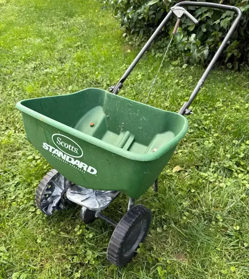 Scotts Broadcast Spreader 