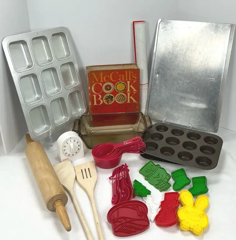 McCall's Mirro Baking Set