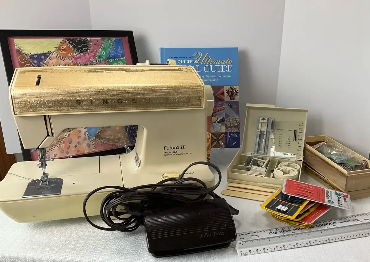 Singer Futura II Machine