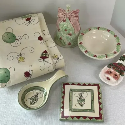 Holiday Ceramic & Linen Dcor