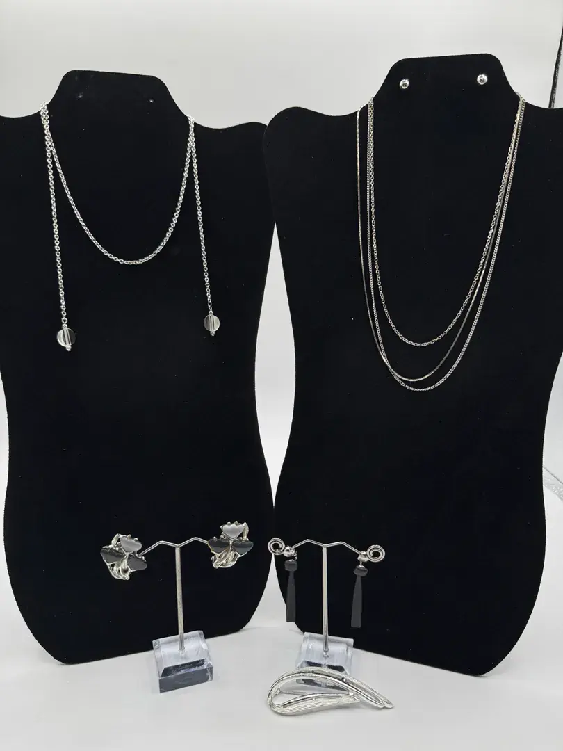 Silver Tone Lariat Chain Necklace, Layered Chain Necklaces, Black Heart Clip Earrings, Modernist Lea