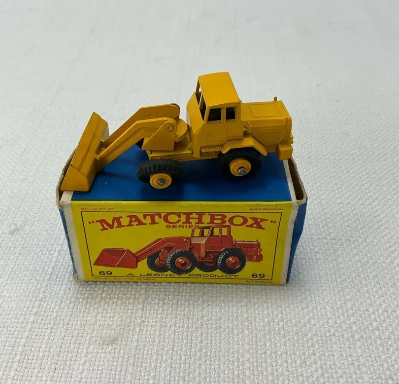 Matchbox No. 69 Hatra Tractor Shovel
