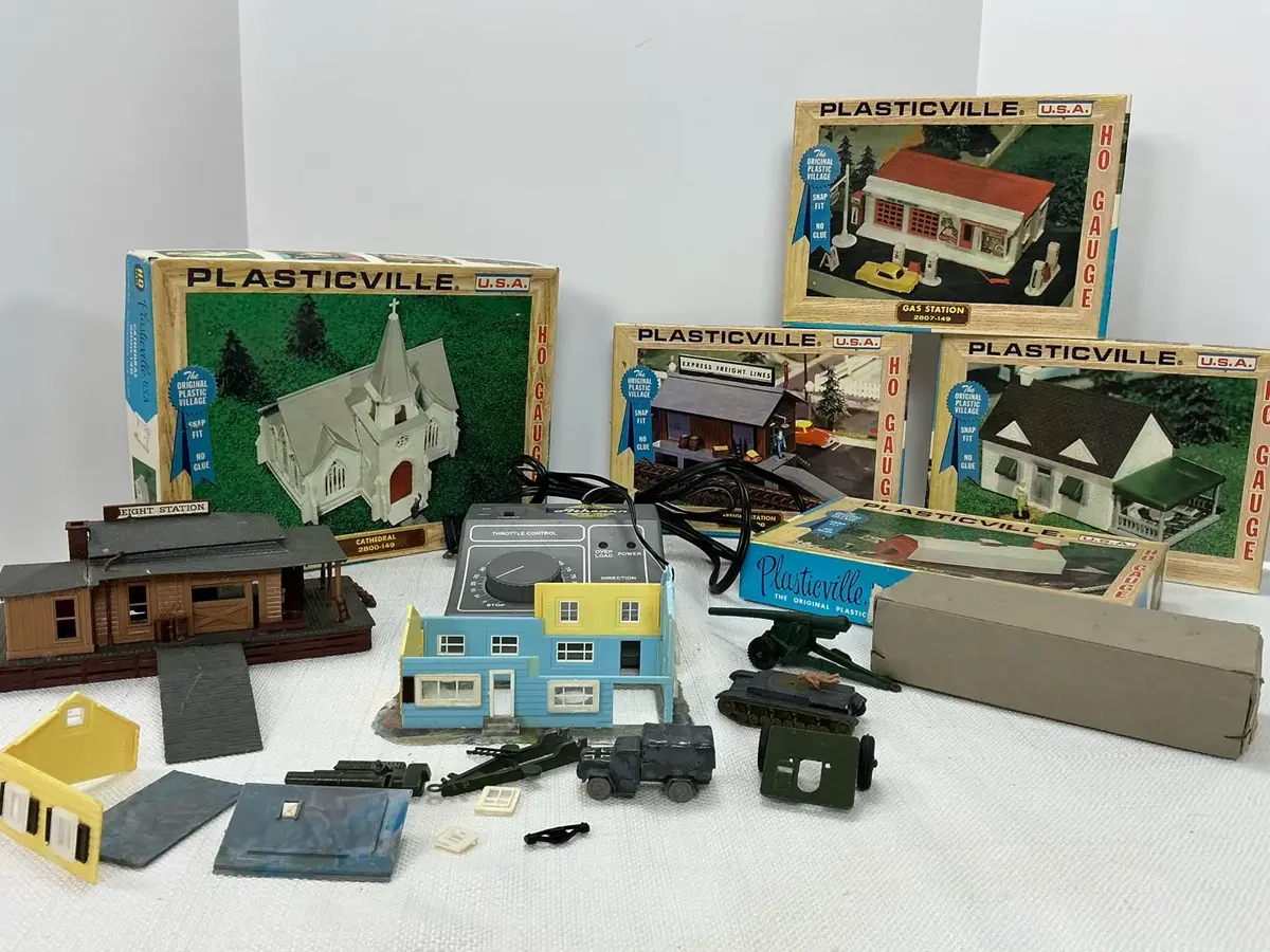 Plasticville HO Train Buildings
