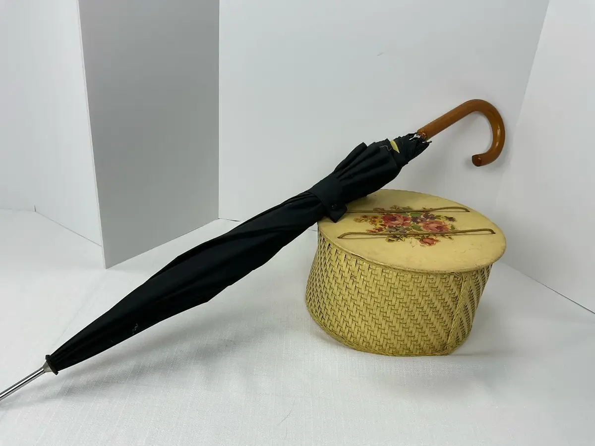 Sewing Basket & Art Umbrella