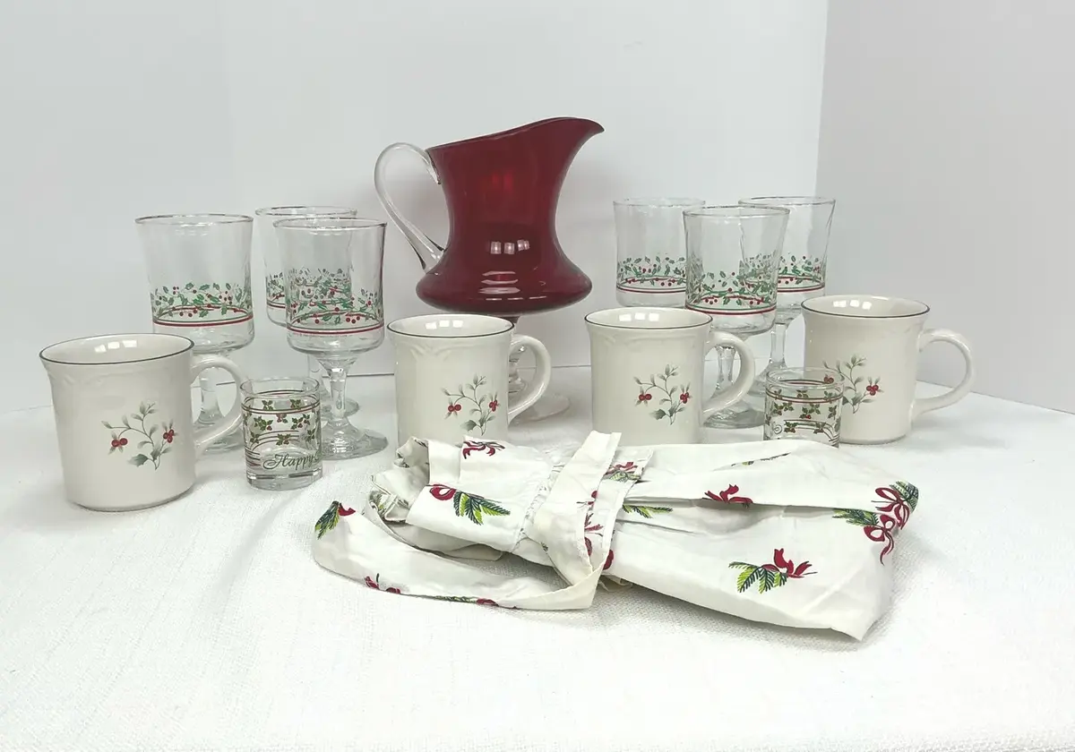  Holiday Glassware and Apron