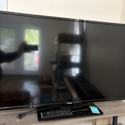 Sale Photo Thumbnail #203: TV (tested, works; some buttons on remote do not work)