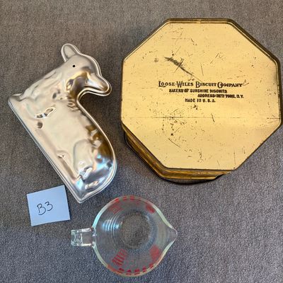 Sale Photo Thumbnail #10: PYREX 2 cup measuring cup, lamb cake mold, biscuit tin