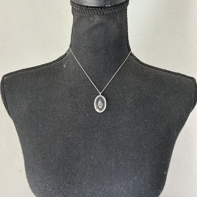 Vintage Intaglio Glass Flower Pendant Necklace
