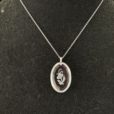 Vintage Intaglio Glass Flower Pendant Necklace