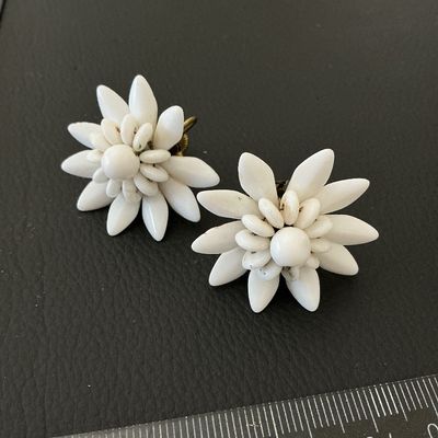 Vintage White Milk Glass Flower Screw-Back Earrings