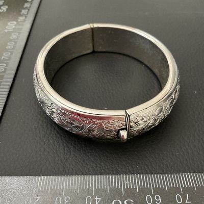 Vintage Engraved Silver-Tone Hinged Bangle Bracelet