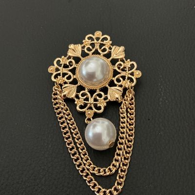 Vintage Style Gold-Tone Faux Pearl Brooch with Draping Chains