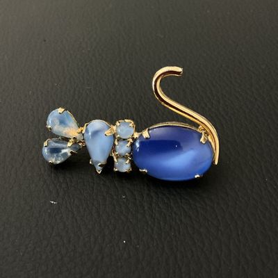 Vintage Blue Cat's Eye Glass Cat Brooch