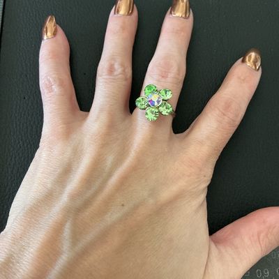 Vintage Green Rhinestone Flower Ring - Size 7.5