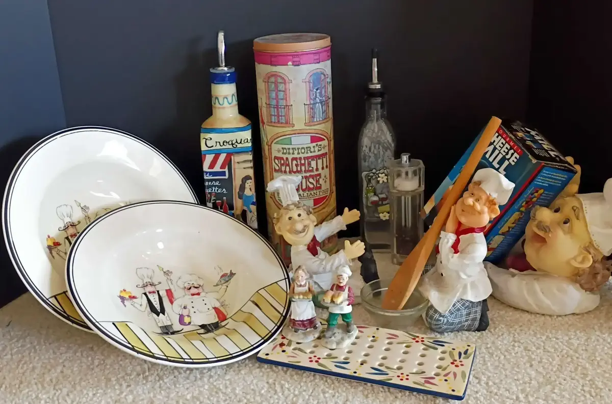 HD Designs Pasta Bowls, Spaghetti Tin, Cheese Mill and Figurine Wine Bottle Holder ++