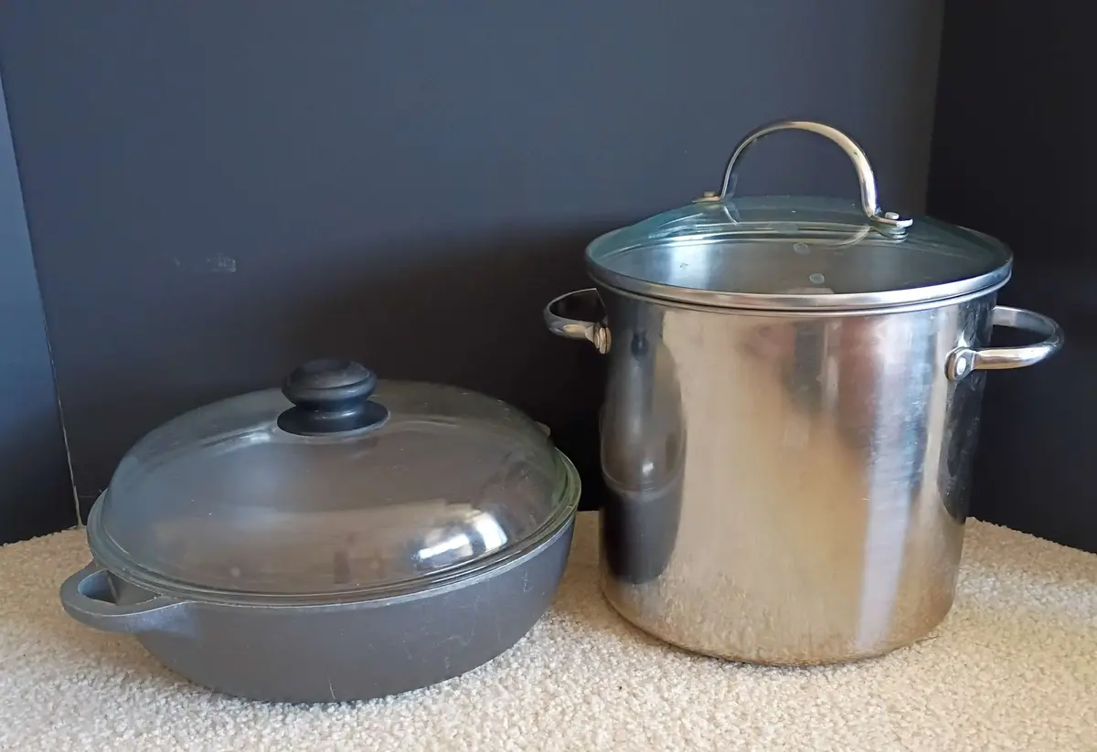 Vintage Run GuB Cast Iron Skillet and Stockpot 