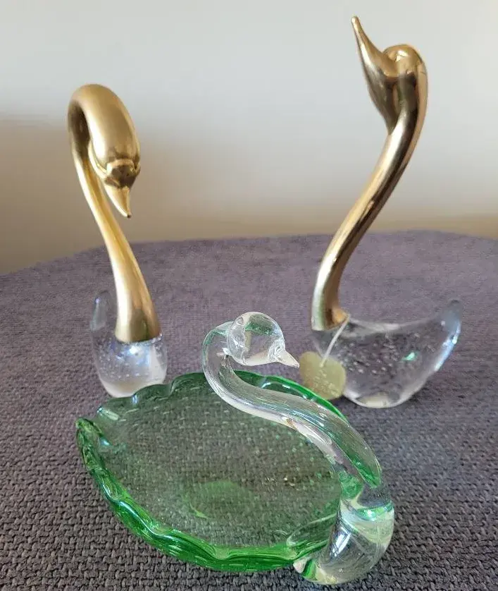 Murano Style Controlled Bubble Swan Dish And Two Swans