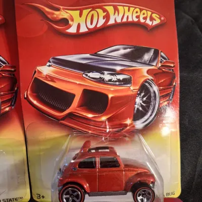 '06 HOT WHEELS ON DAMAGED RED CARDS
