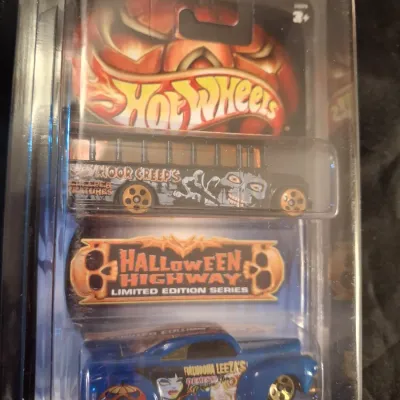 HOT WHEELS HALLOWEEN HIGHWAYS