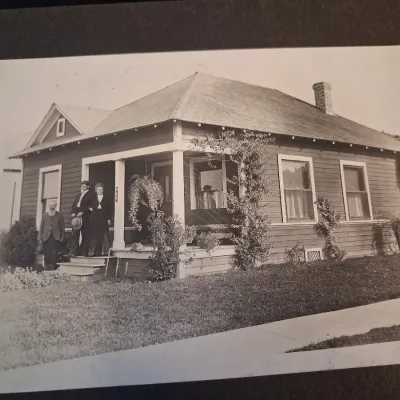 ANTIQUE PHOTOS