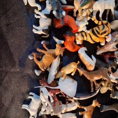 TOY ANIMALS