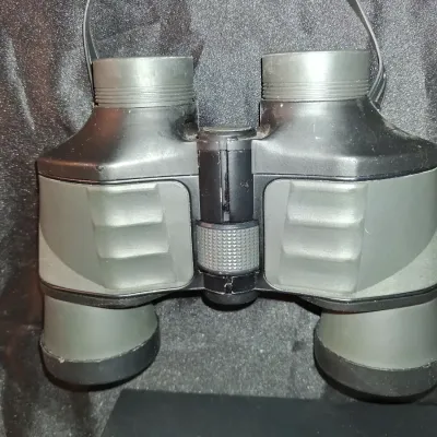 BROOKSTONE 8 X 40 BINOCULARS WITH CASE