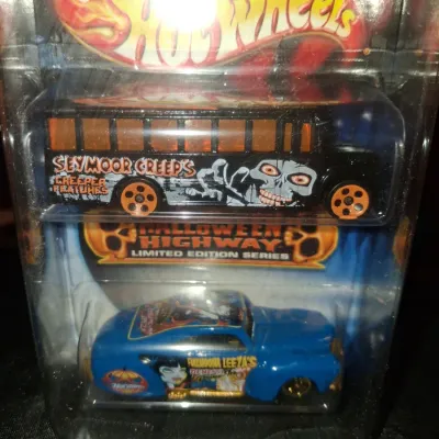 HOT WHEELS HALLOWEEN HIGHWAYS