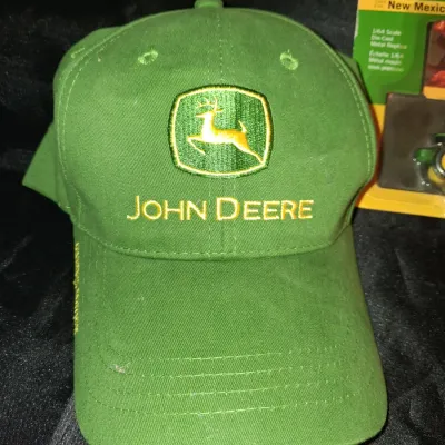 JOHN DEERE OWNER'S EDITION HAT AND DIE CAST TRACTOR