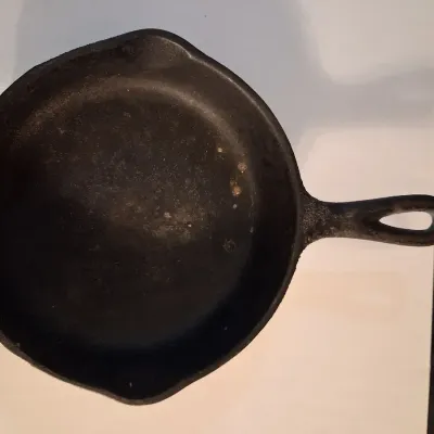 WAGNER WARE 6" CAST IRON SKILLET AND CAST MATCH HOLDER