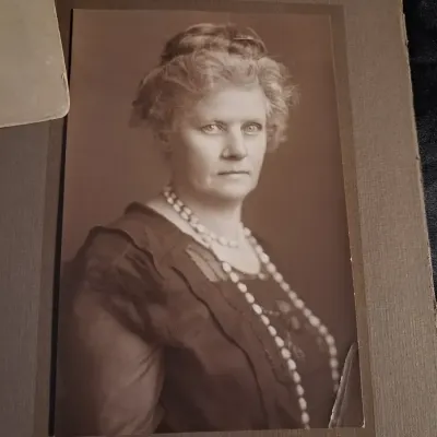 ANTIQUE PHOTOS